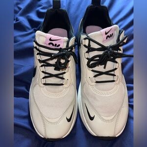 Nike Air Max Women’s 9.5